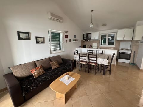 Beachside 2-Bed Bliss! Apartment in Dubrovnik-Neretva County