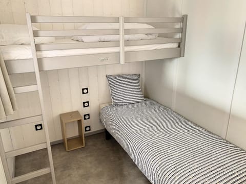 Chalet haut de gamme - 6 pers - Piscine chauffée - Proche plage - Jullouville - FR-1-361-518 Chalet in Saint-Pair-sur-Mer