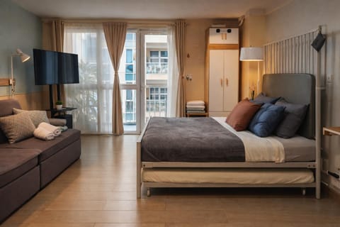 Bed, TV and multimedia, Living room, Bedroom