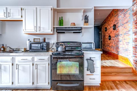 Kitchen or kitchenette, dishwasher, minibar, oven, pet friendly, stove