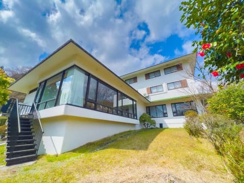 Property building, Spring, Day, Garden, View (from property/room), Balcony/Terrace, Garden view
