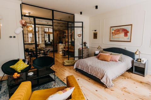 Bed, Decorative detail, Seating area, Bedroom