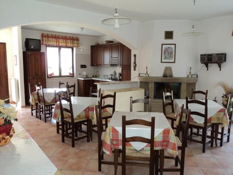 Restaurant/places to eat, Communal lounge/ TV room