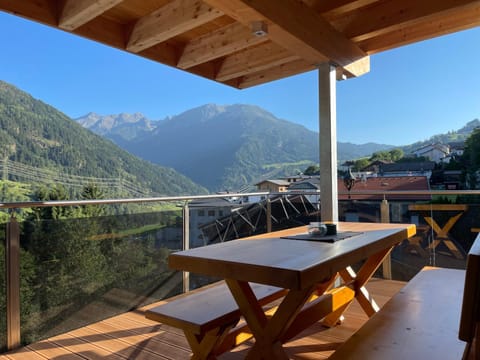 View (from property/room), Balcony/Terrace, Mountain view