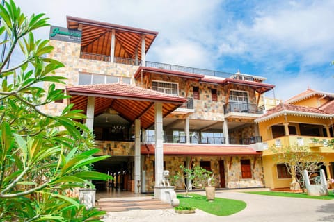 Property building, Facade/entrance, Garden