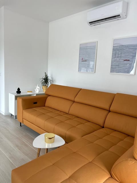 Living room, Seating area, air conditioner