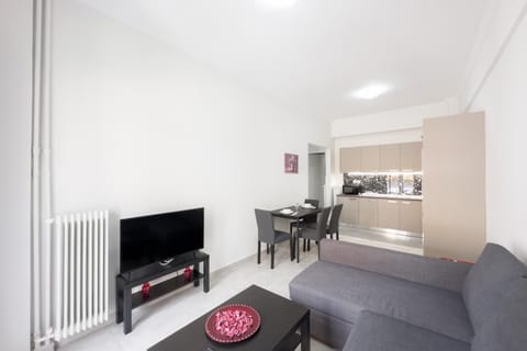 Kitchen or kitchenette, Living room, Seating area, Dining area
