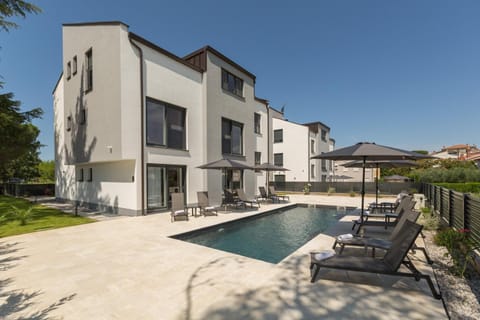 Property building, Pool view, Swimming pool, sunbed