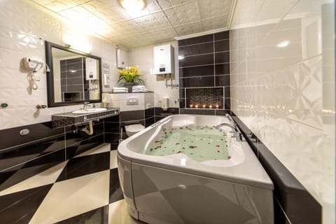 Bathroom, Spa and wellness centre/facilities