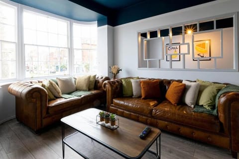 Chic 3-Bed Hideaway Steps from Cromer Beach Apartment in Cromer