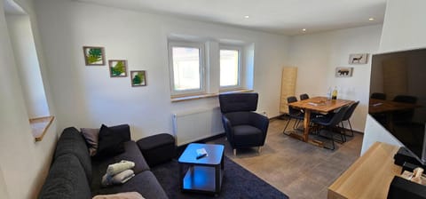 TV and multimedia, Living room, Dining area