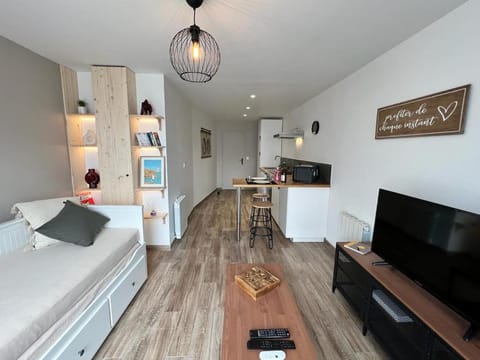 Living room, Photo of the whole room, Dining area