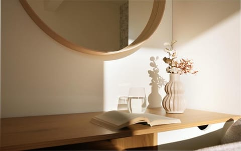 Day, Photo of the whole room, Decorative detail, Bedroom