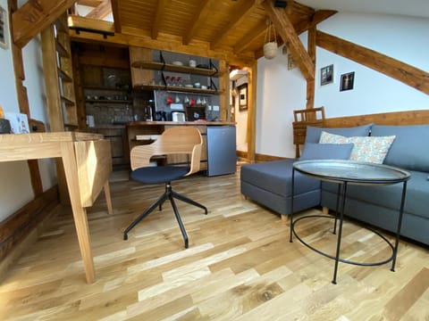 Kitchen or kitchenette, Photo of the whole room, Seating area, Dining area