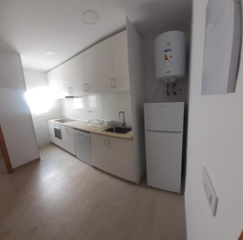 dishwasher, pet friendly, stove