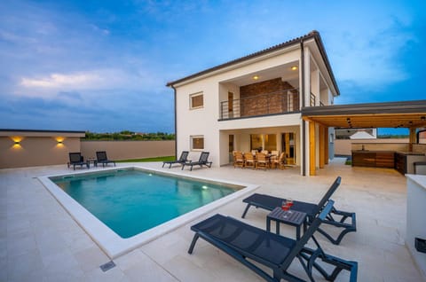 Property building, Patio, Natural landscape, Pool view, Swimming pool, sunbed