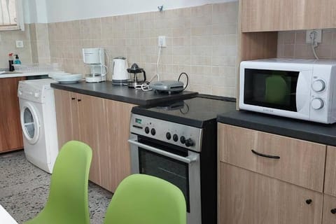 Fokionos Athens Centre 5 BD, 1,5 BATH Apartment in Athens