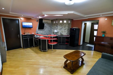 TV and multimedia, Kitchen or kitchenette, Living room