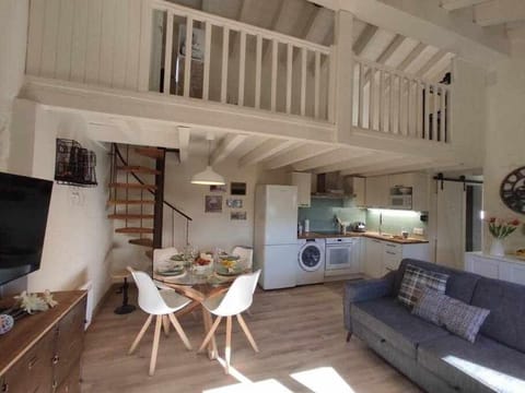TV and multimedia, Kitchen or kitchenette, Living room, Dining area