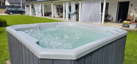 Day, Hot Tub, Spa and wellness centre/facilities