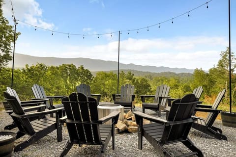 Riverside Rose Cabin: Luxe*LogCabin*MtnView*Sleeps12*Secluded*Shenandoah Cabin in Shenandoah Valley