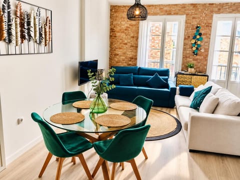 Living room, Seating area, Dining area