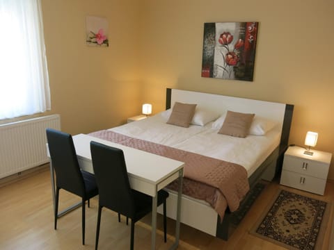 Bed, Photo of the whole room