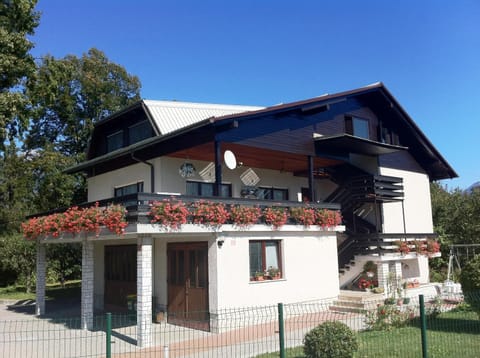 Facade/entrance, Area and facilities