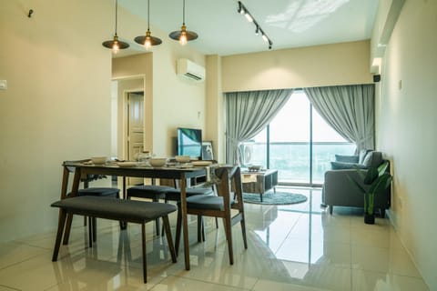 TV and multimedia, Balcony/Terrace, Living room, Dining area, City view, air conditioner