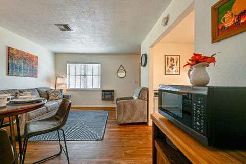 Fishing Pond and Pier Secluded Broken Bow Cottage! House in Broken Bow