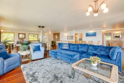 Waterfront Coos Bay Retreat with Kayaks! House in Oregon