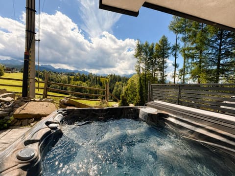 Day, Hot Tub, Mountain view