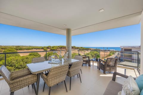 View (from property/room), Balcony/Terrace, Seating area, Dining area, Sea view