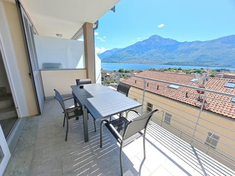 Day, Natural landscape, View (from property/room), Balcony/Terrace, Living room, Dining area, Lake view, Mountain view