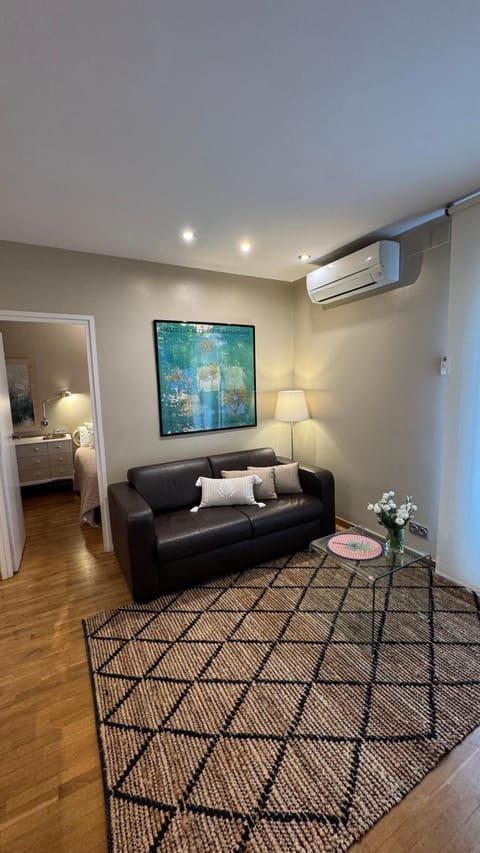 TV and multimedia, Living room, Photo of the whole room, Seating area, air conditioner