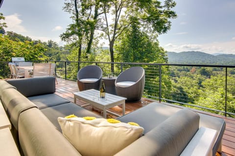 Contemporary Asheville Home with Panoramic Views! House in Woodfin