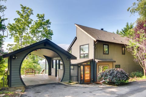 Contemporary Asheville Home with Panoramic Views! House in Woodfin