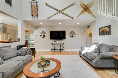 Near Dtwn Twain Harte Home with Furnished Deck! House in Twain Harte