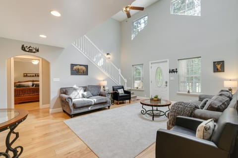 Near Dtwn Twain Harte Home with Furnished Deck! House in Twain Harte