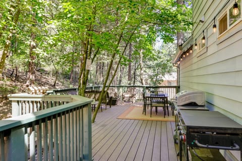 Near Dtwn Twain Harte Home with Furnished Deck! House in Twain Harte