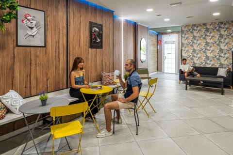 Seating area, Dining area