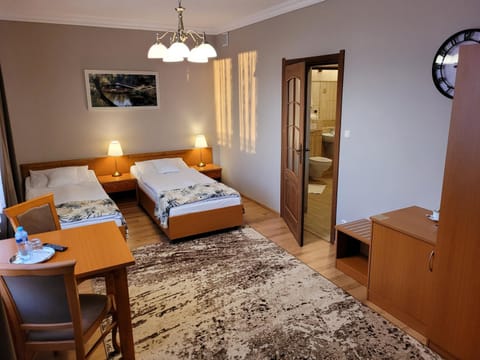 Bed, Photo of the whole room, Seating area, Bedroom, towels