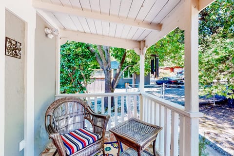 Centrally Located! Dog-Friendly San Rafael Home House in Greenbrae