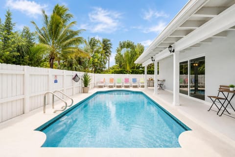 Patio, Pool view, Swimming pool, sunbed