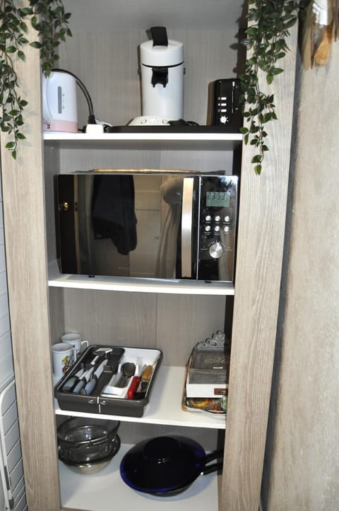 Coffee/tea facilities, Kitchen or kitchenette, toaster