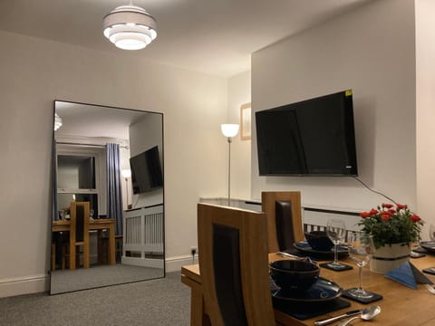 Beautiful apartment one double bedroom with additional single bed and one single bedroom with a sofa bed in lounge Apartment in Plymouth