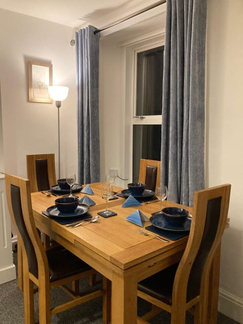 Beautiful apartment one double bedroom with additional single bed and one single bedroom with a sofa bed in lounge Apartment in Plymouth