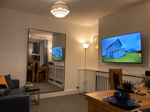 Beautiful apartment one double bedroom with additional single bed and one single bedroom with a sofa bed in lounge Apartment in Plymouth