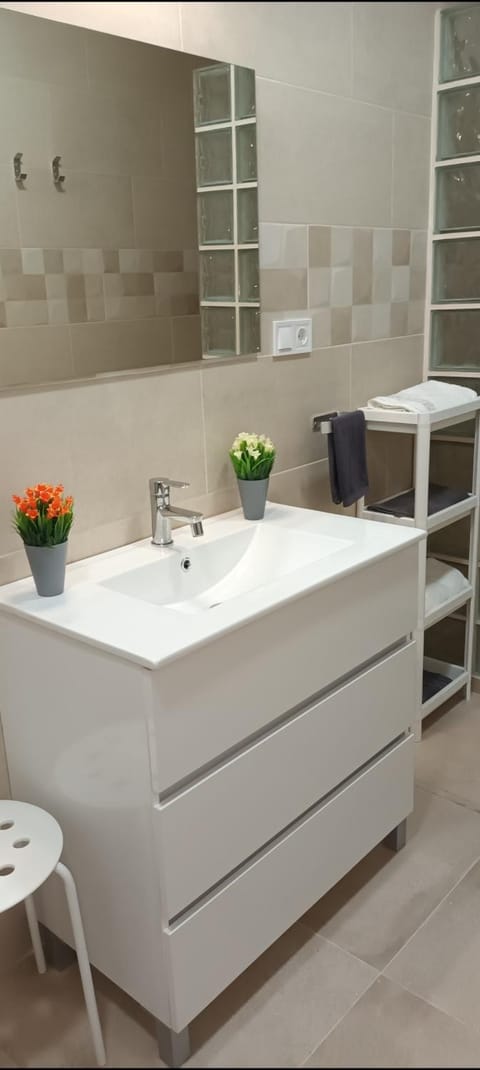 Super Estudio 01 "a pasos de la Estación Renfe" Apartment in Alicante