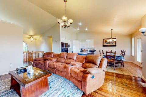 Hike, Golf and Explore Driggs Home with Patio and Grill House in Driggs